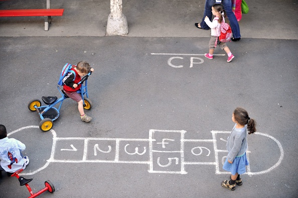 Jouer, manger, dormir dehors : la mairie de Lyon veut importer en France les crèches de plein air