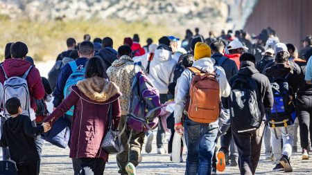 Comment l’administration Trump accroît la pression sur les immigrés illégaux pour qu’ils s’auto-expulsent