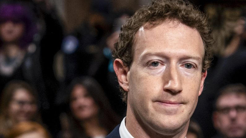 Le fondateur et PDG de Meta, Mark Zuckerberg, arrive pour témoigner devant la commission judiciaire du Sénat à Washington le 31 janvier 2024. (Madalina Vasiliu/Epoch Times)