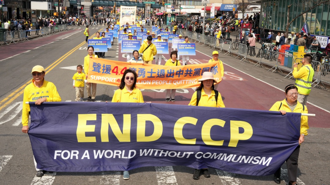 New York : des milliers de personnes demandent la fin de la répression du Falun Gong en Chine et apportent leur soutien aux 440 millions de démissions du Parti communiste chinois