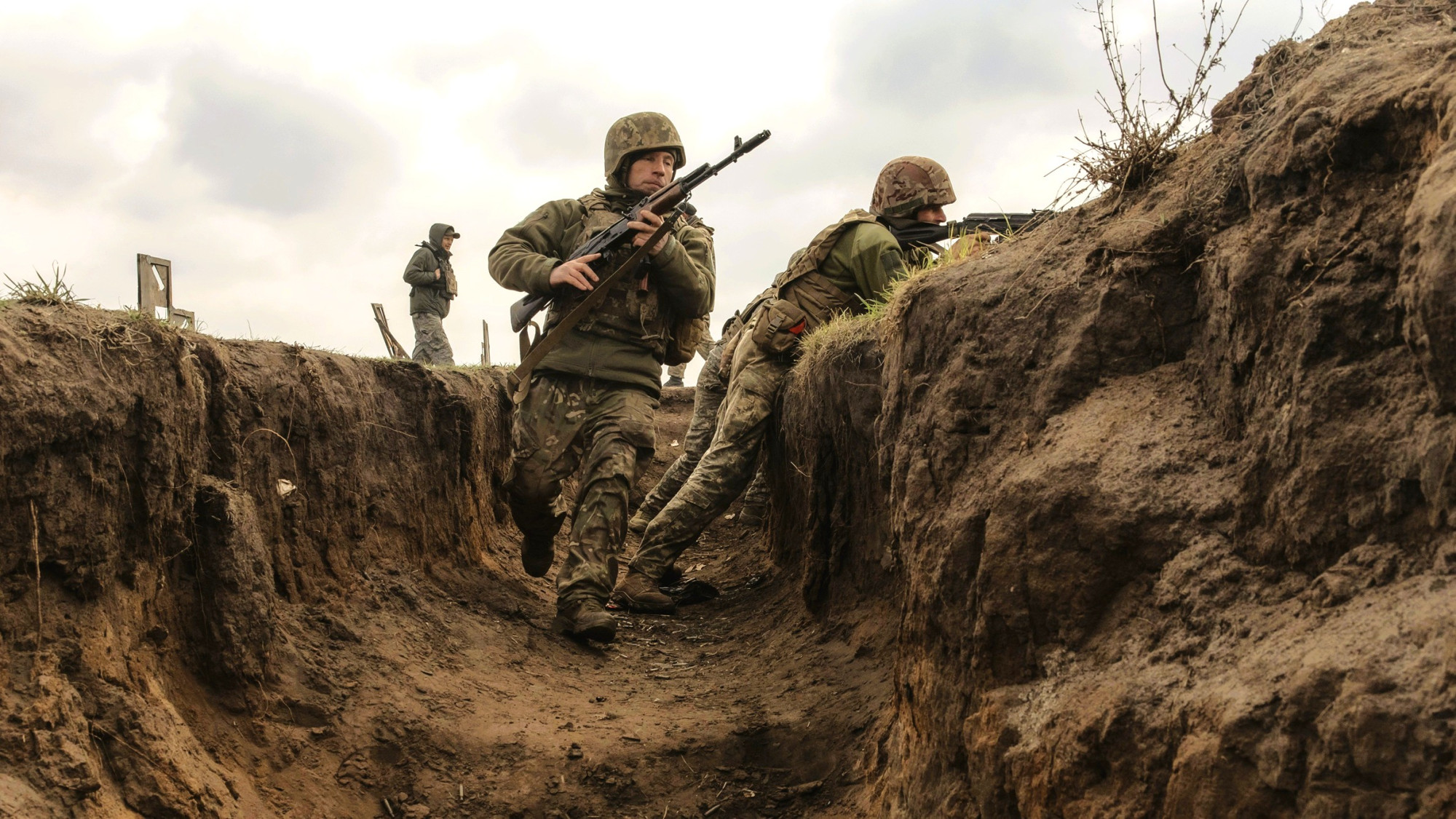 Alors que les efforts de paix piétinent, les forces russes continuent d'avancer sur la ligne de front en Ukraine