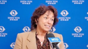 Shen Yun met « une petite pause sur la souffrance » de deux sœurs : « Un grand merci du fond du cœur »