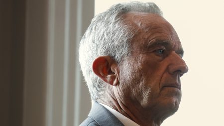 Le secrétaire d’État à la Santé américain fait part de ses inquiétudes quant à l’efficacité du vaccin Novavax Covid-19 après le retard pris par la FDA