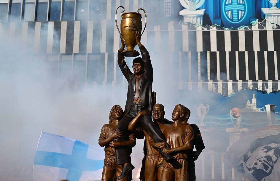 Foot : une statue de Bernard Tapie devant le stade Vélodrome