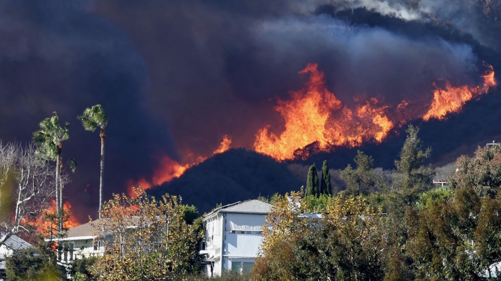 La Californie en flammes : plus de 28 300 hectares partis en fumée dans le plus gros incendie de l’année