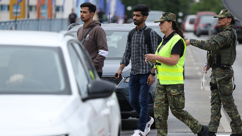 La Pologne contrôle les passages frontaliers avec l'Allemagne et la Lituanie pour prévenir le trafic illégal de migrants