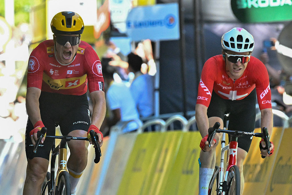 Tour de France : Jonas Abrahamsen remporte la 11e étape à Toulouse, Pogacar tombe dans le final