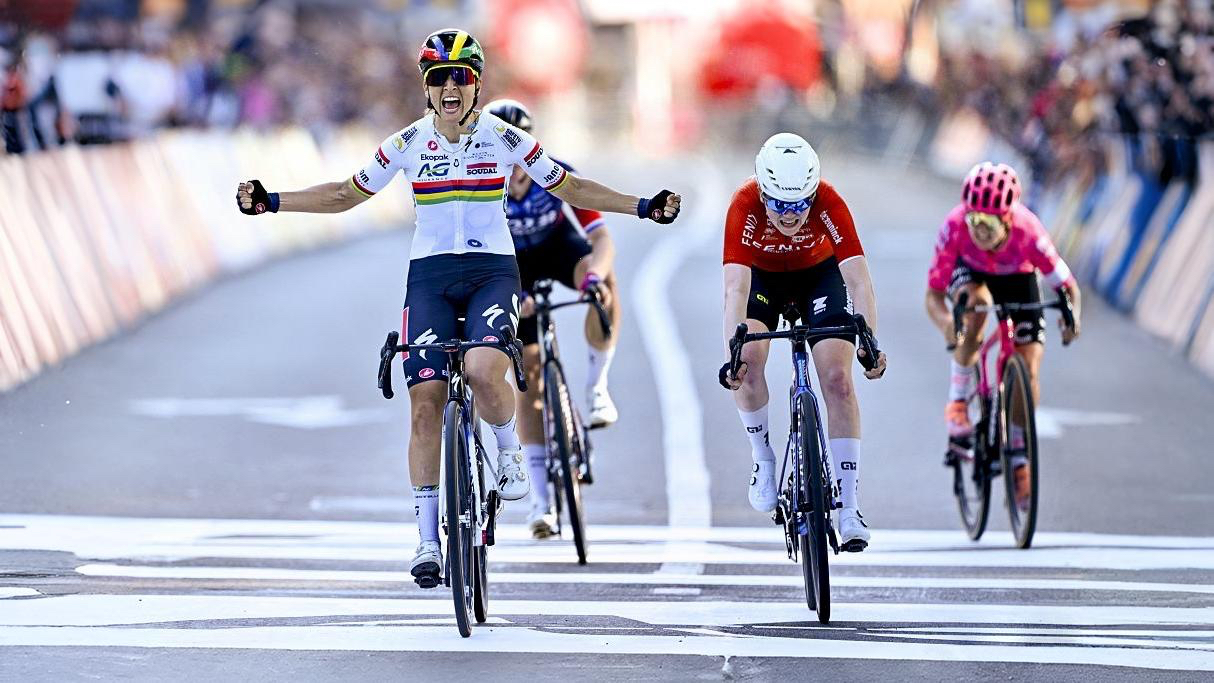 Tour de France femmes : Kim Le Court remporte la 5e étape et endosse le maillot jaune