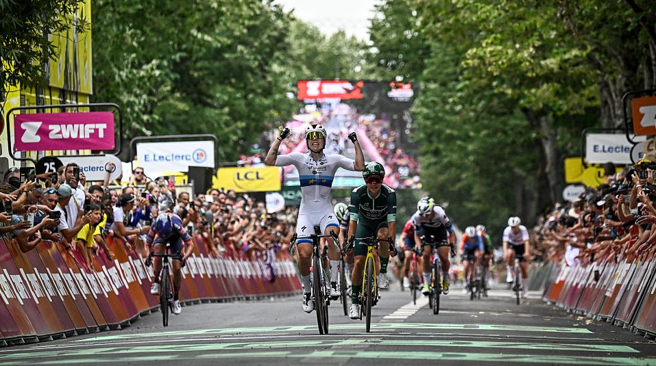 Tour de France femmes : Wiebes triomphe, Vollering la meilleure coureuse du monde chute
